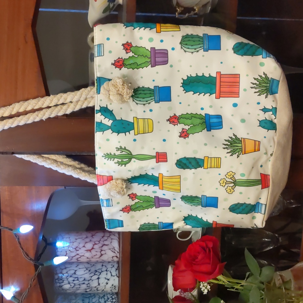 Tote with zipper